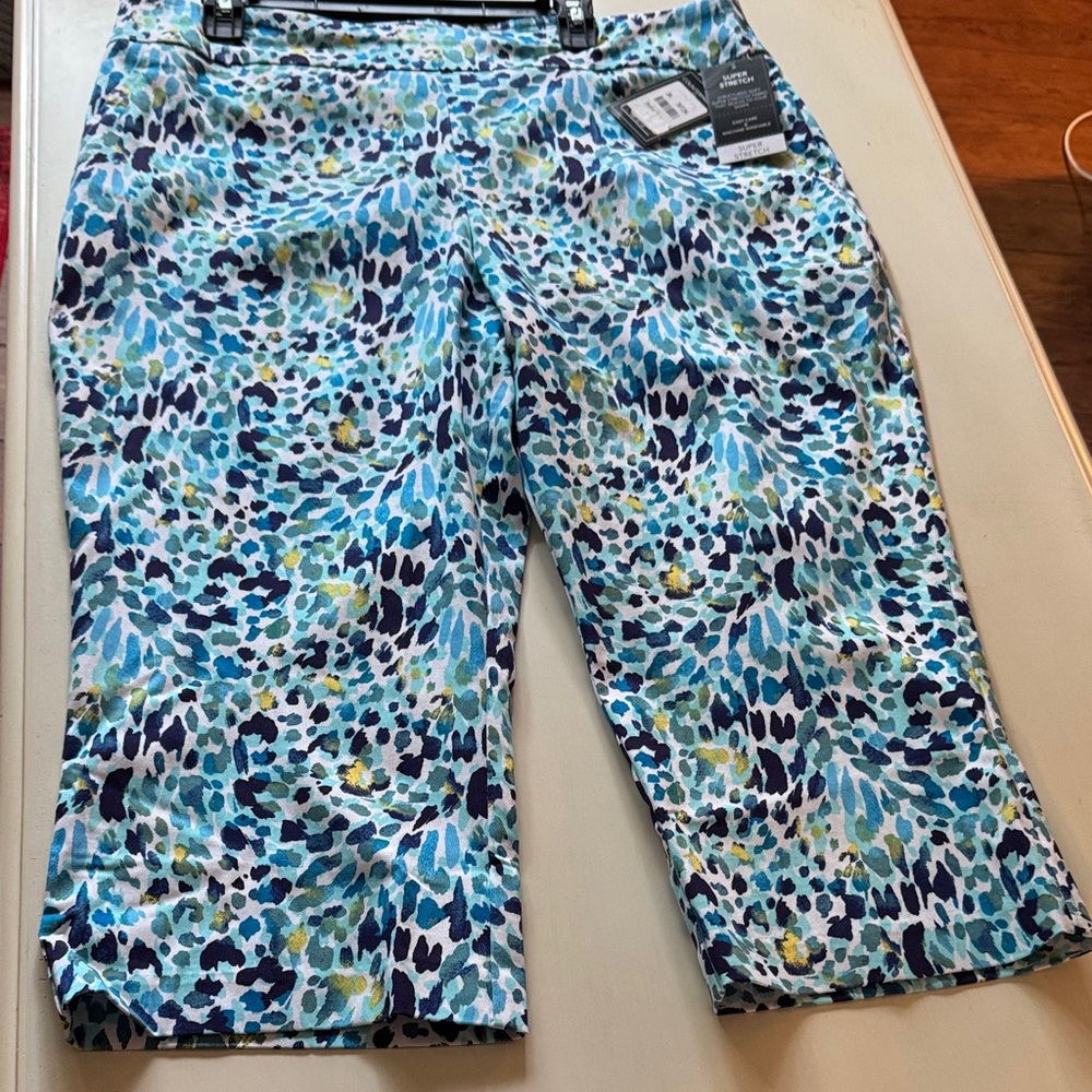 Counterparts Teal and White Animal Print Capri Pants Size 18